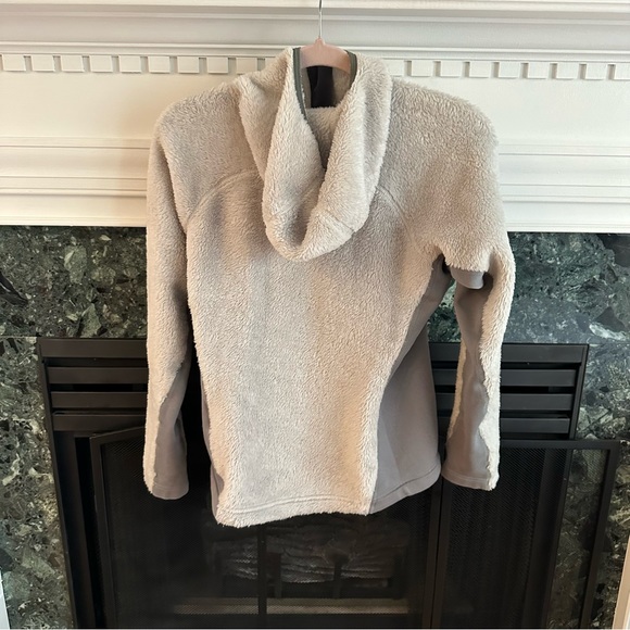 Patagonia Women's R3® Hi-Loft Hoody, Fog, size small - Picture 7 of 10